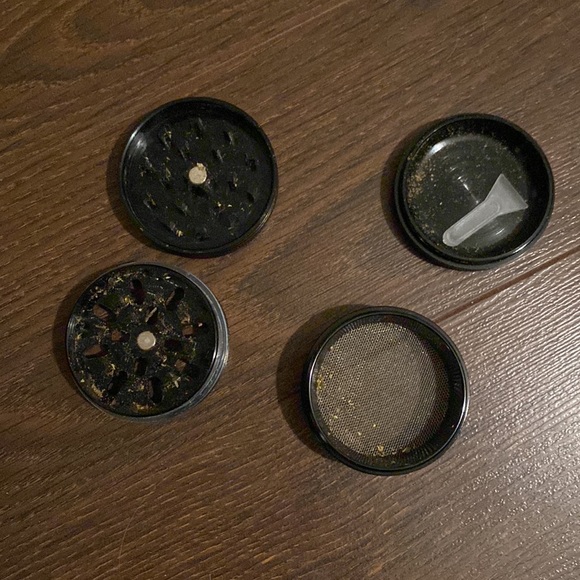 Engraved herb grinder - Picture 3 of 3